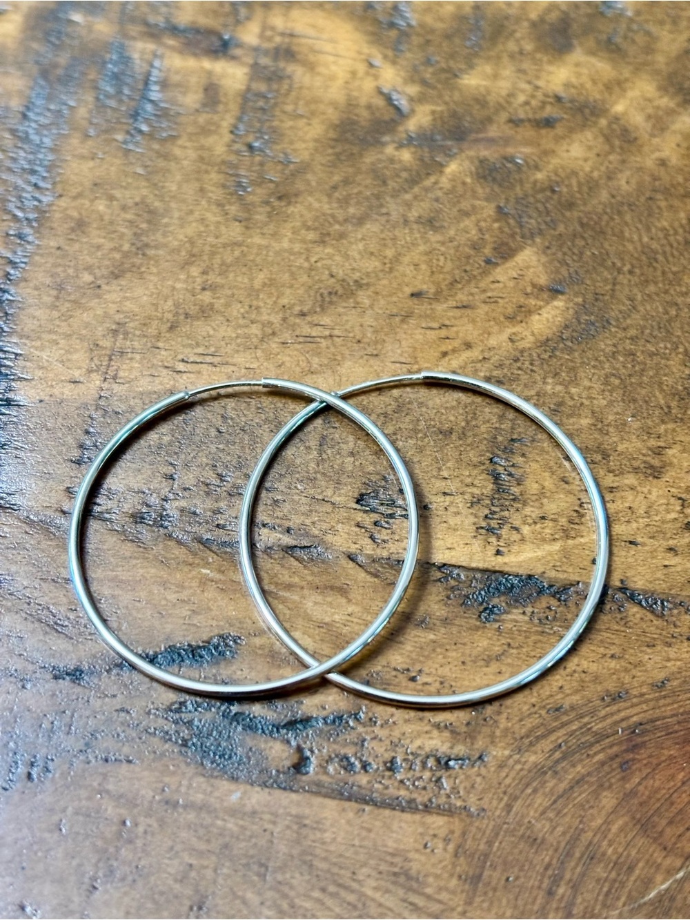 Vrai White Gold Hoop Earrings